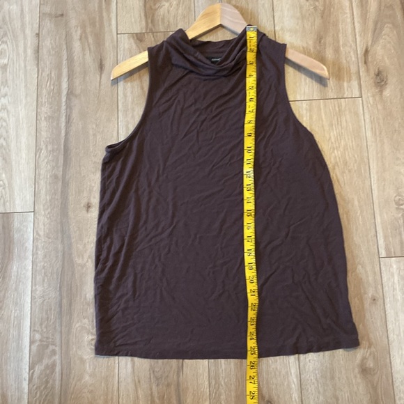 Cowl-neck sleeveless RW&Co top - Picture 5 of 9